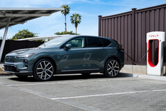 À partir du quatrième trimestre 2026, les conducteurs de modèles Volvo entièrement électriques, tels que le modèle compact EX30, pourront utiliser plus de 20 000 superchargeurs Tesla à travers l'Europe directement via l'application smartphone de l'usine.