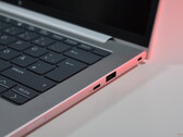 Le côté droit du HP EliteBook 8 G1a 14 (source de l'image : Benjamin Herzig)