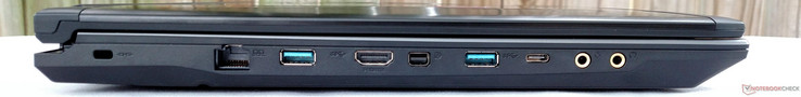 Côté droit : verrou Kensington, ethernet, USB 3.0, HDMI 1.4, DisplayPort 1.2, USB 3.0, USB C 3.1 (Gen 1), microphone, DAC Hifi S/PDIF
