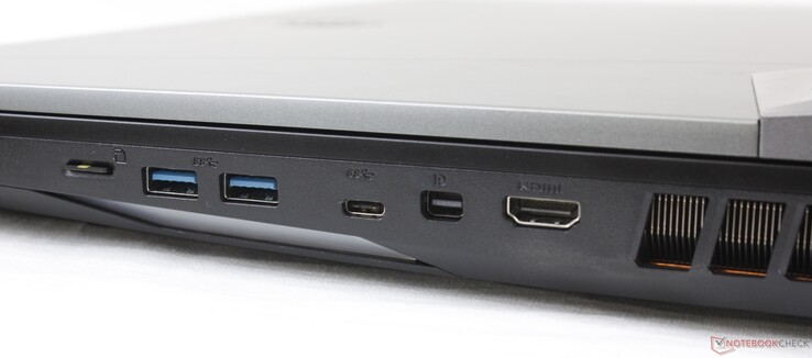 Côté droit : lecteur de carte micro SD, 2 USB A Gen. 2, USB C Gen. 2, mini DisplayPort 1.4, HDMI 2.0.