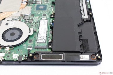 Les haut-parleurs du ZenBook Pro UX580GE sont maintenant dirigés vers le bas. Les haut-parleurs du ZenBook Pro UX580GE sont maintenant dirigés vers le bas.
