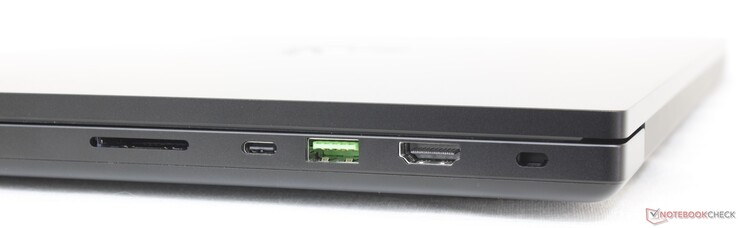 À droite : Lecteur de carte SD, USB-C 3.2 Gen. 2 avec Thunderbolt 5 + Power Delivery + DisplayPort 1.4, USB-A 3.2 Gen. 2, HDMI 2.1, verrou Kensington