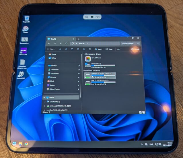 Les ordinateurs pliables ont définitivement un avantage lorsqu'ils travaillent avec Remote Desktop, VNC et d'autres outils d'administration à distance. Mais il y a toujours des compromis à faire (Image Source : Notebookcheck)