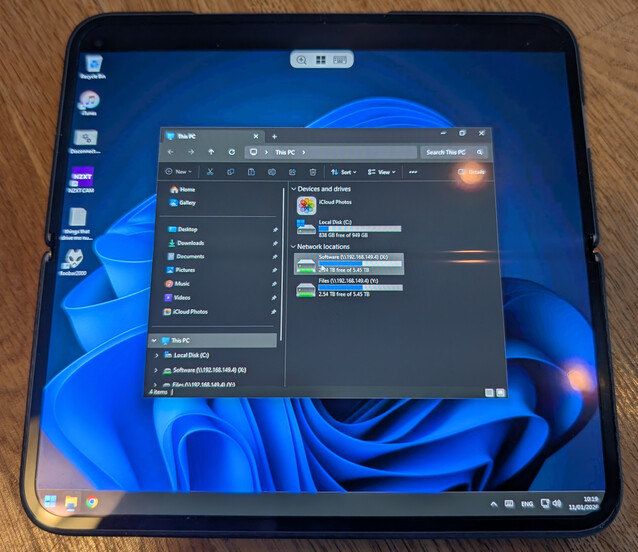 Les ordinateurs pliables ont définitivement un avantage lorsqu'ils travaillent avec Remote Desktop, VNC et d'autres outils d'administration à distance. Mais il y a toujours des compromis à faire (Image Source : Notebookcheck)