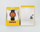 Montre automatique Seiko 5 Sports x Popeye HDB013, dotée d'un cadran orange, posée à côté de son coffret de présentation jaune en édition limitée.