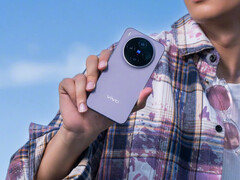 La configuration haut de gamme du téléphone est proposée à partir de 1 019 dollars. Photo : une photo promotionnelle du X300. (Source de l'image : Vivo)