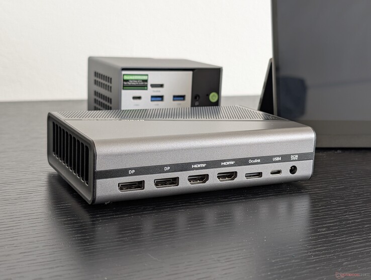 2x DisplayPort 2.0 (4K120), 2x HDMI 2.1 (4K120), OcuLink (PCIe4 x4), USB-C 4.0 (100 W Power Delivery, pas de DisplayPort), adaptateur secteur