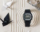 La Casio G-Shock DW-5600RGM-1 est l'une des deux montres sur le thème de l'origami
