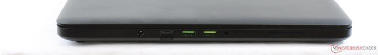 Côté gauche : entrée secteur, Ethernet Gigabit, 2 USB 3.0, écouteurs 3,5 mm.