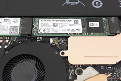 Sur le Blade Stealth, le SSD M.2 est à côte du module WLAN.