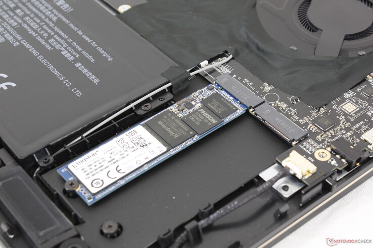 Le système peut prendre en charge simultanément un SSD NVMe M.2 PCIe3 x2 2280 et un SSD M.2 SATA III 2280