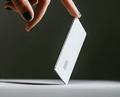 La Nomad Tracking Card Pro peut être localisée comme un AirTag (Image source : Nomad)