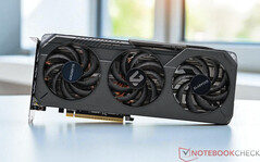 La Radeon RX 9050 sera une alternative moins chère à la RX 9060 XT illustrée ici