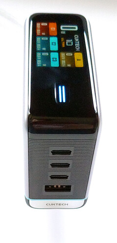 Vue du dessus et des côtés avant.