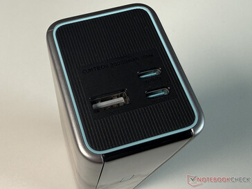 Trois ports USB dans la partie supérieure