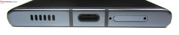 en bas : haut-parleur, USB-C 3.2 Gen 1 et emplacement pour carte SIM