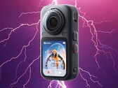L'Insta360 X6 semble être dotée d'un boîtier plus compact. 