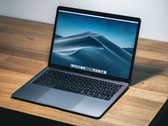 les modèles MacBook Pro de prochaine génération deApple pourraient avoir des écrans plus hauts pour aller avec leurs nouveaux SoC. (Image source : Howard Bouchevereau)