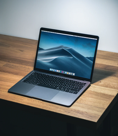 les modèles MacBook Pro de prochaine génération deApple pourraient avoir des écrans plus hauts pour aller avec leurs nouveaux SoC. (Image source : Howard Bouchevereau)