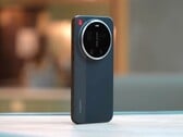 Un YouTuber anglophone a déballé et testé le Xiaomi 17 Ultra Leica Edition (Image source : Ben's Gadget Reviews)