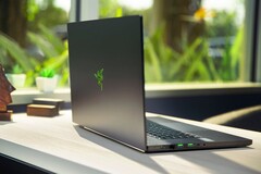 Après avoir testé plus de deux douzaines d'ordinateurs portables de jeu avec le GeForce RTX 2070 Max-Q, le Razer Blade Pro 17 2020 s'avère être le plus rapide de tous (Source de l'image : Razer)