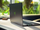 Après avoir testé plus de deux douzaines d'ordinateurs portables de jeu avec le GeForce RTX 2070 Max-Q, le Razer Blade Pro 17 2020 s'avère être le plus rapide de tous (Source de l'image : Razer)