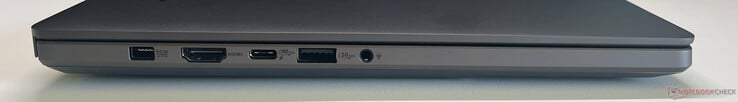 À gauche : alimentation, HDMI 2.1 FRL, USB-C 4.0 (40 GBit/s, DisplayPort ALT Mode 2.1, Power Delivery 3.0), USB-A 3.2 Gen 2 (10 GBit/s), audio 3,5 mm