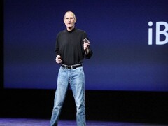 Steve Jobs était célèbre pour porter des cols roulés pratiquement tout le temps. (Source : Business Insider)