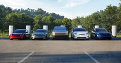 La Model Y, le Cybertruck, la Model 3 et la Model S/X alignés à une station Supercharger. (Source de l&#039;image : Tesla)