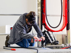 Les superchargeurs préfabriqués permettent une installation plus rapide. (Source de l'image : Tesla)
