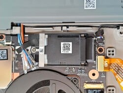 Prêt pour le WWAN avec des antennes préinstallées (image source : Notebookcheck)