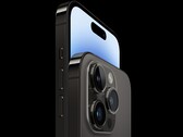 Le Apple iPhone 14 Pro Max a un écran de 6,7 pouces et est disponible en noir spatial. (Source de l'image : Apple)