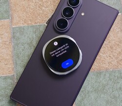 Galaxy Watch9 lors d'une tentative de recharge via Wireless PowerShare