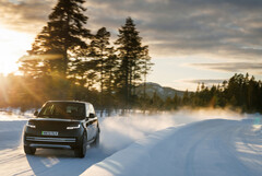Le nouveau Range Rover Electric subit des essais hivernaux à -4°C en Suède. (Source de l&#039;image : Land Rover)