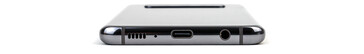 Au-dessous : haut-parleur, micro, USB C 3.1, jack écouteurs.