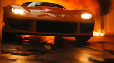 Une image de la vidéo d'une voiture roulant sur une route en feu générée par Vidu 1.5 (Source de l'image : Vidu)