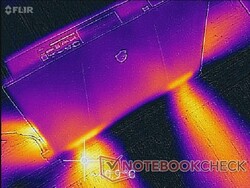 Quatre grilles d'évacuation de la chaleur sur le MSI GE75, contre juste deux ou trois pour la plupart des autres portables de jeu.