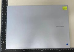 Le Samsung Galaxy Book4 Edge sera lancé en deux versions (image via Naver)