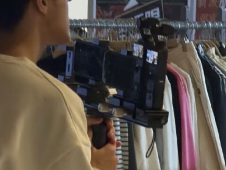 L'Osmo Pocket 3 et l'Osmo Pocket 4, de gauche à droite. (Source de l'image : via The New Camera)