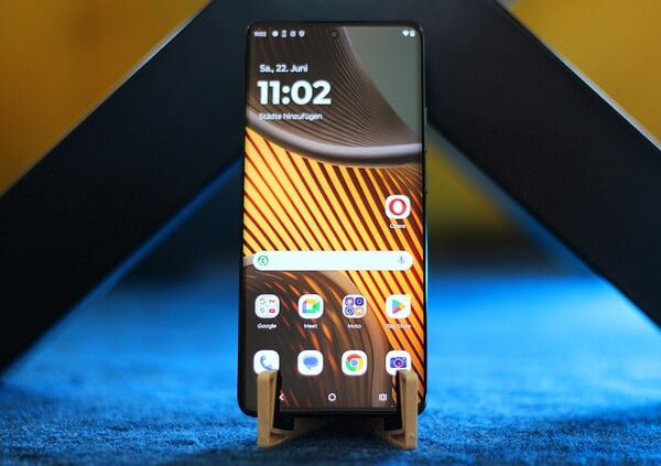 Le Motorola Edge 50 Ultra est livré avec Android 14. (Source de l'image : Notebookcheck)