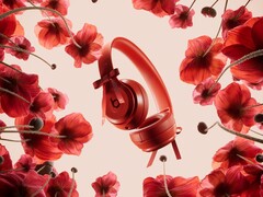 L'édition spéciale Jennie du casque Beats Solo 4 est disponible dans un coloris rouge rubis éclatant. (Source : Beats by Dre)