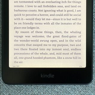 Décoloration jaune visible sur l'unité d'évaluation Kindle Colorsoft de The Verge. (Source de l'image : The Verge, Andrew Liszewski)