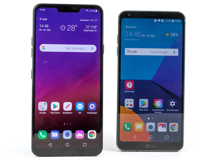 Le LG G7 ThinQ à gauche, à côté du LG G6.