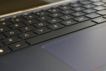 Des larges touches avec un un retour confortable, pour l'Asus ZenBook UX433F.