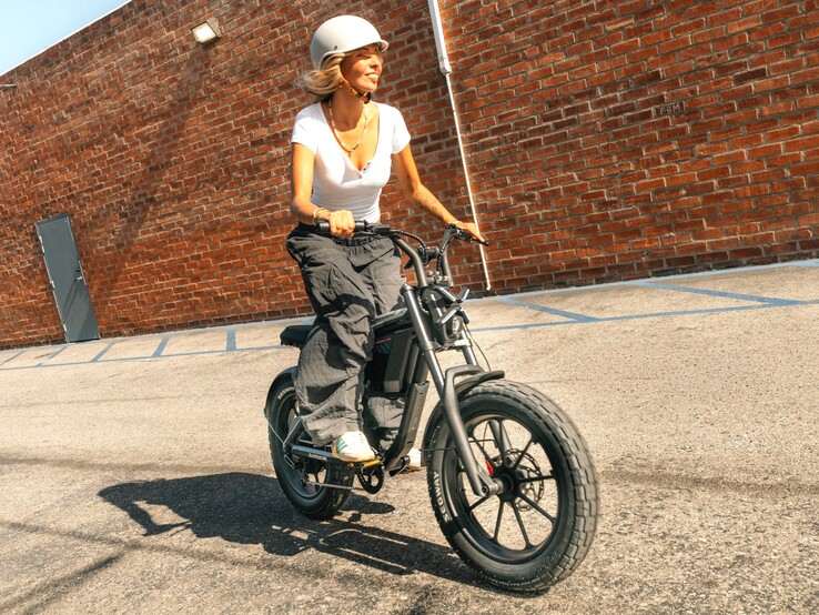 Le vélo électrique Segway Xyber Air aide les cyclistes grâce à l’assistance au démarrage en côte et au contrôle de la descente.