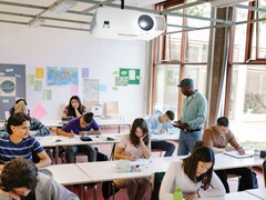 Le projecteur Sharp XP-E501U (photo) est conçu pour être utilisé dans une salle de classe (source : Sharp)