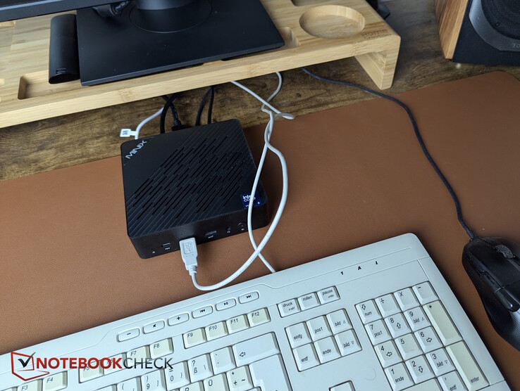 Seulement 1 USB-A à l'arrière : Souris ou clavier - l'un d'eux doit se trouver à l'avant