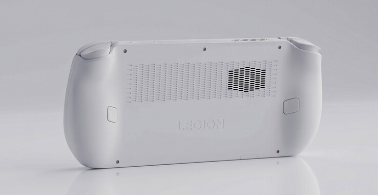 Le Legion C700 mesure 293 x 117 x 15 mm.
