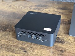 Le haut-parleur intégré du MSI NUC 2MG est excellent sur le papier, mais en pratique son volume est trop faible pour de nombreux environnements (Image source : Notebookcheck)