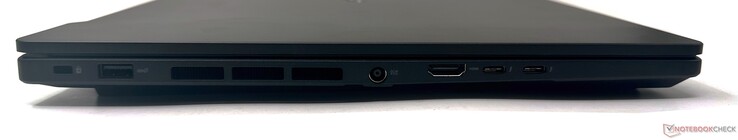 A gauche : Emplacement pour verrou Kensington, USB 3.2 Gen2 Type-A, entrée DC, sortie HDMI 2.1, 2x Thunderbolt 4